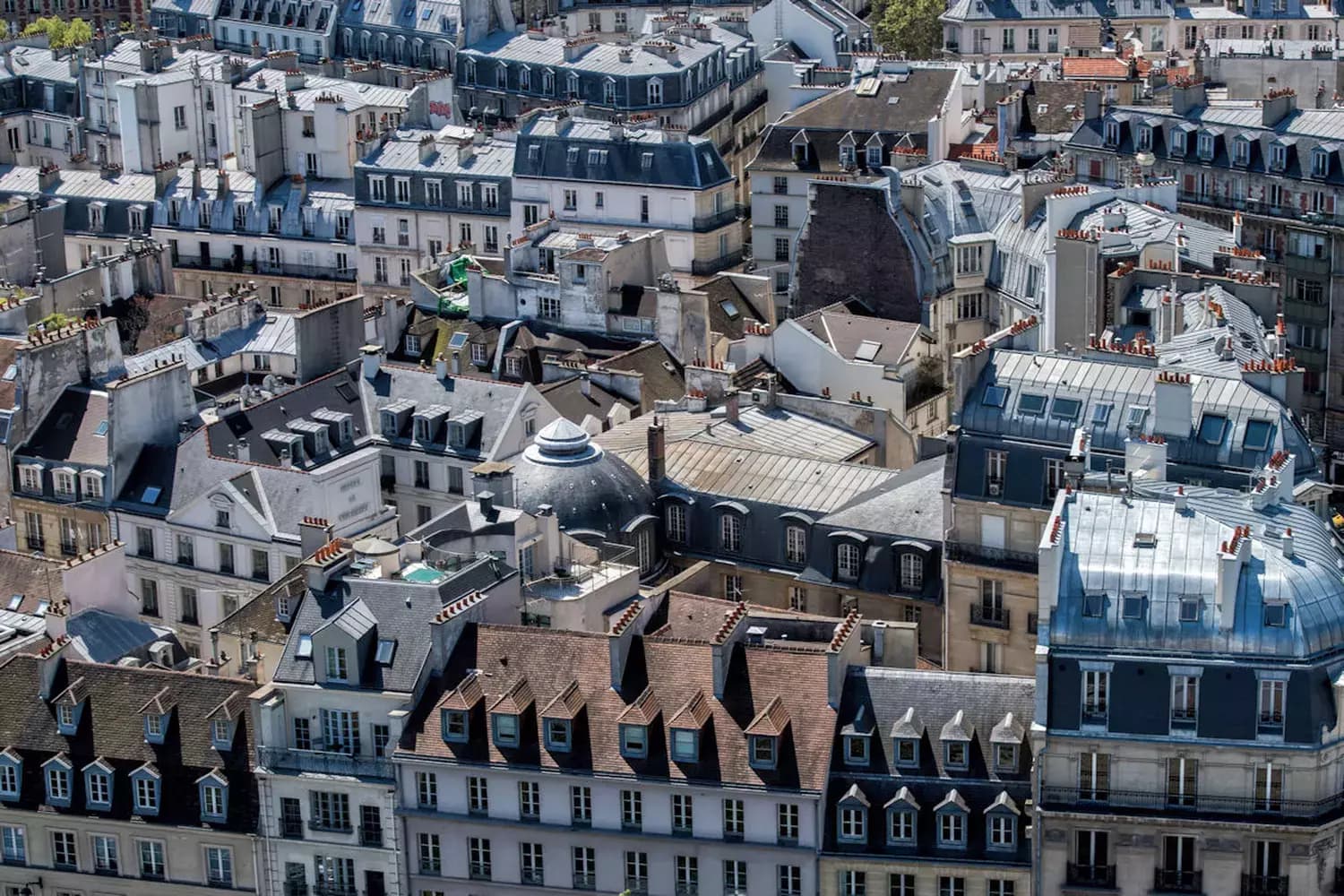 Immeuble d'habitation en ville, illustration de la loi anti-squat de 2023